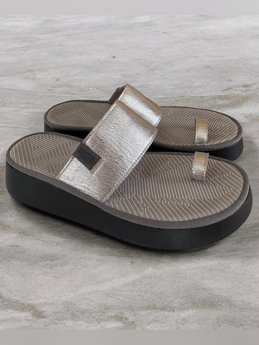 FLY LONDON Silver Platform Slide Sandals with Toe Ring Size 6